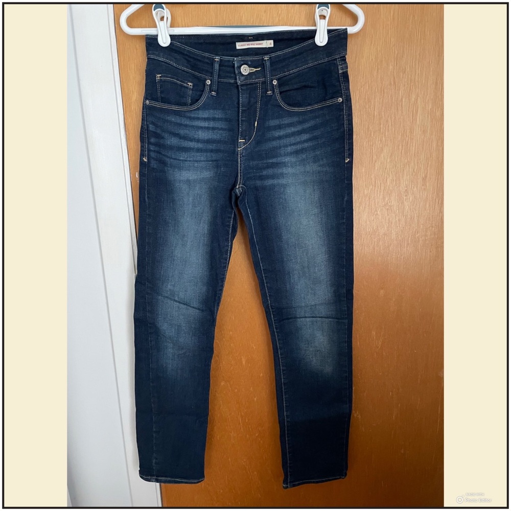 Levi’s dark wash classic skinny jeans